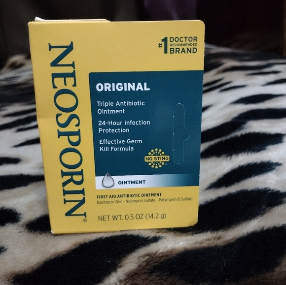 Neosporin Triple Antibiotic Ointment 0.5 OZ - Picture 1 of 3